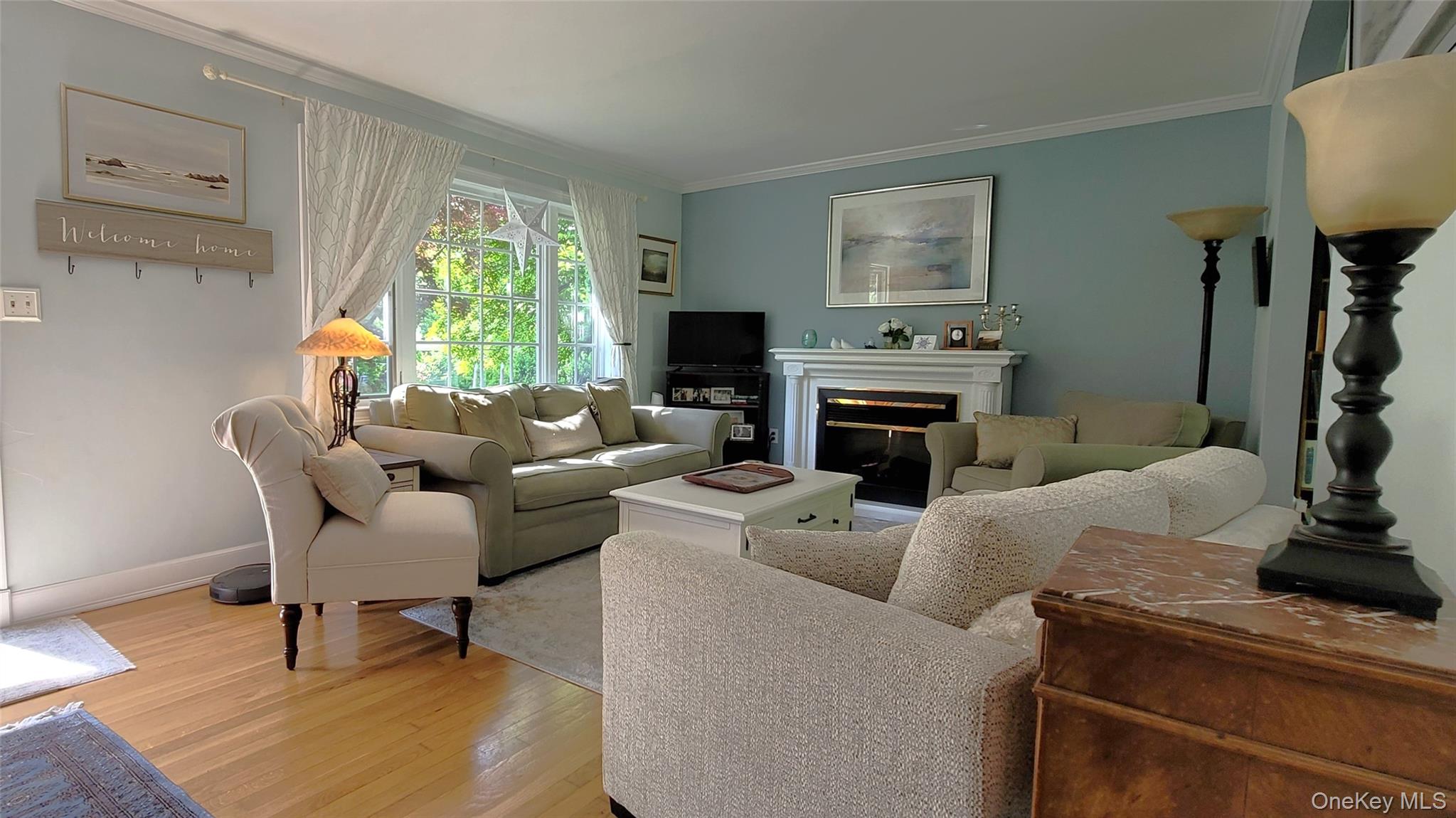 Rhinebeck, New York 12572, United States, 3 Bedrooms Bedrooms, ,3 BathroomsBathrooms,Residential,Active,224303