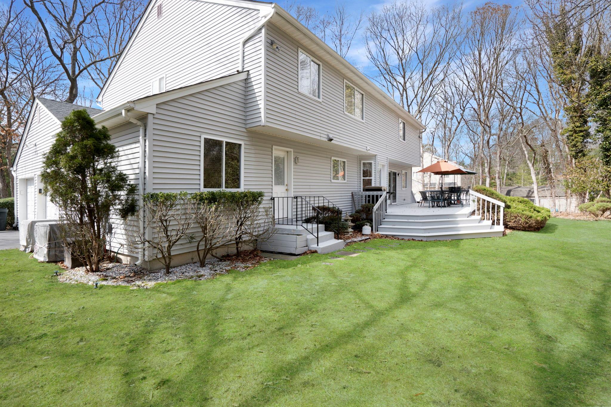 7 N Gateway Lane, Manorville, New York image 29