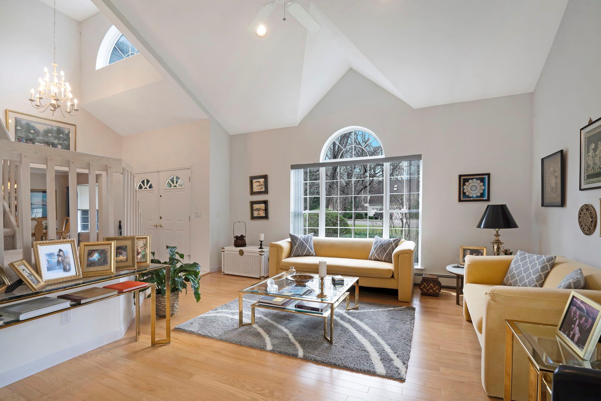 7 N Gateway Lane, Manorville, New York image 6
