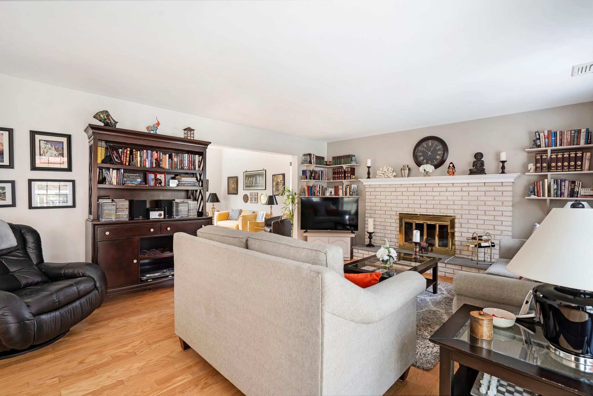 7 N Gateway Lane, Manorville, New York image 14