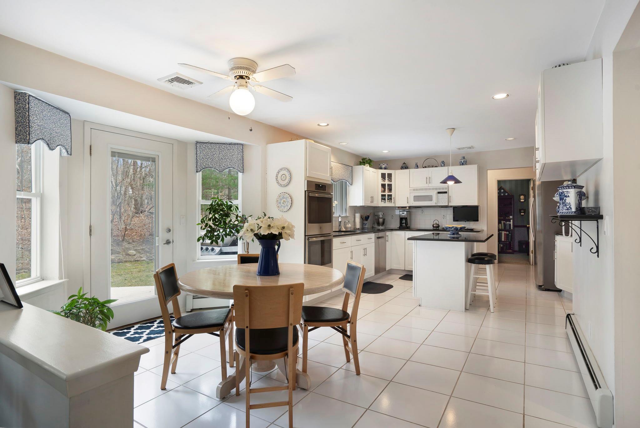 7 N Gateway Lane, Manorville, New York image 10