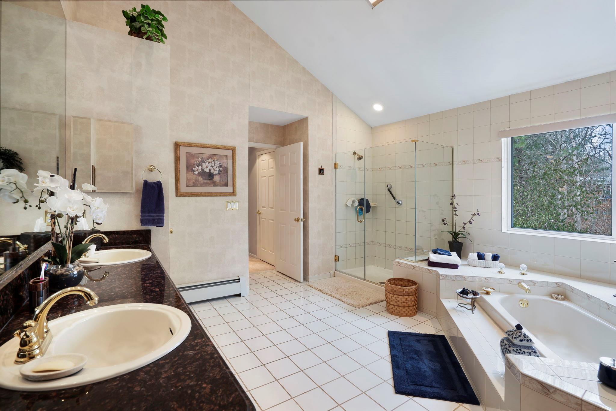 7 N Gateway Lane, Manorville, New York image 23