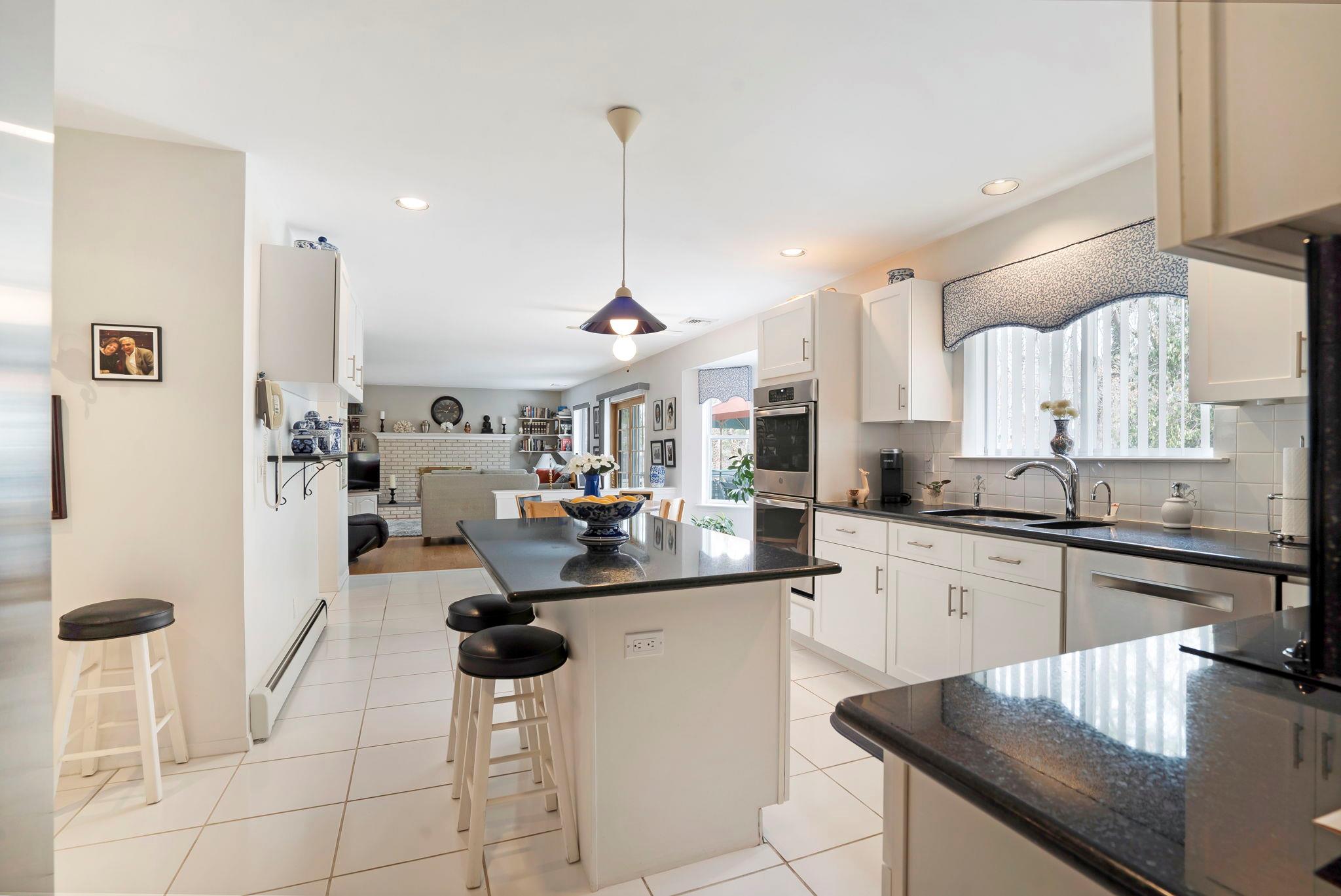7 N Gateway Lane, Manorville, New York image 15