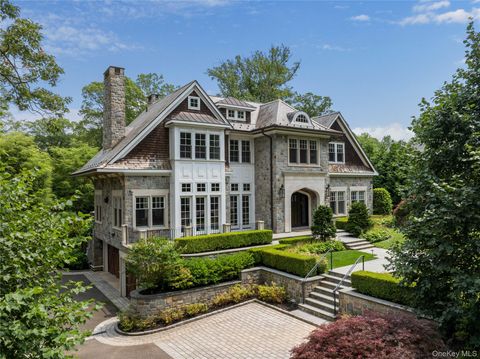 21 The Glenada Roslyn Estates NY 11576