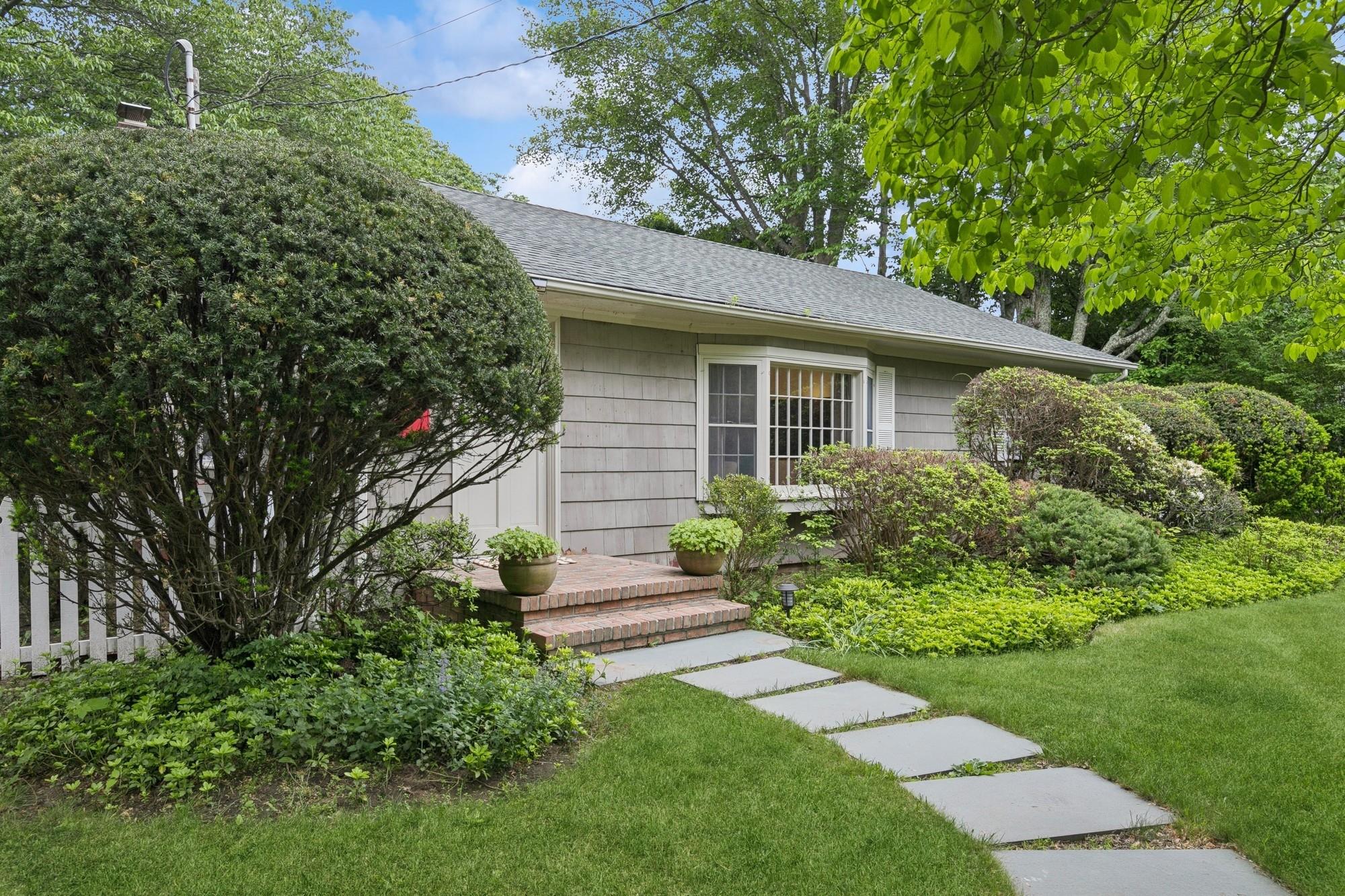 Cooper Lane, East Hampton, Hamptons, NY - 2 Bedrooms  
2 Bathrooms - 