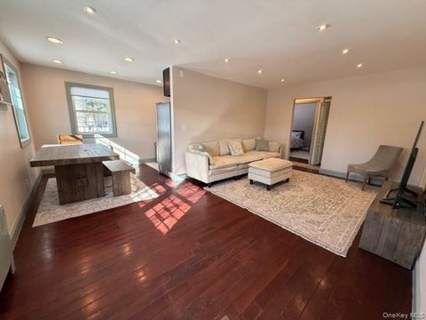 Homes For Sale - 224-39 KINGSBURY AVE Kingsbury Ave Ave #A<br/> Bayside, NY 11364