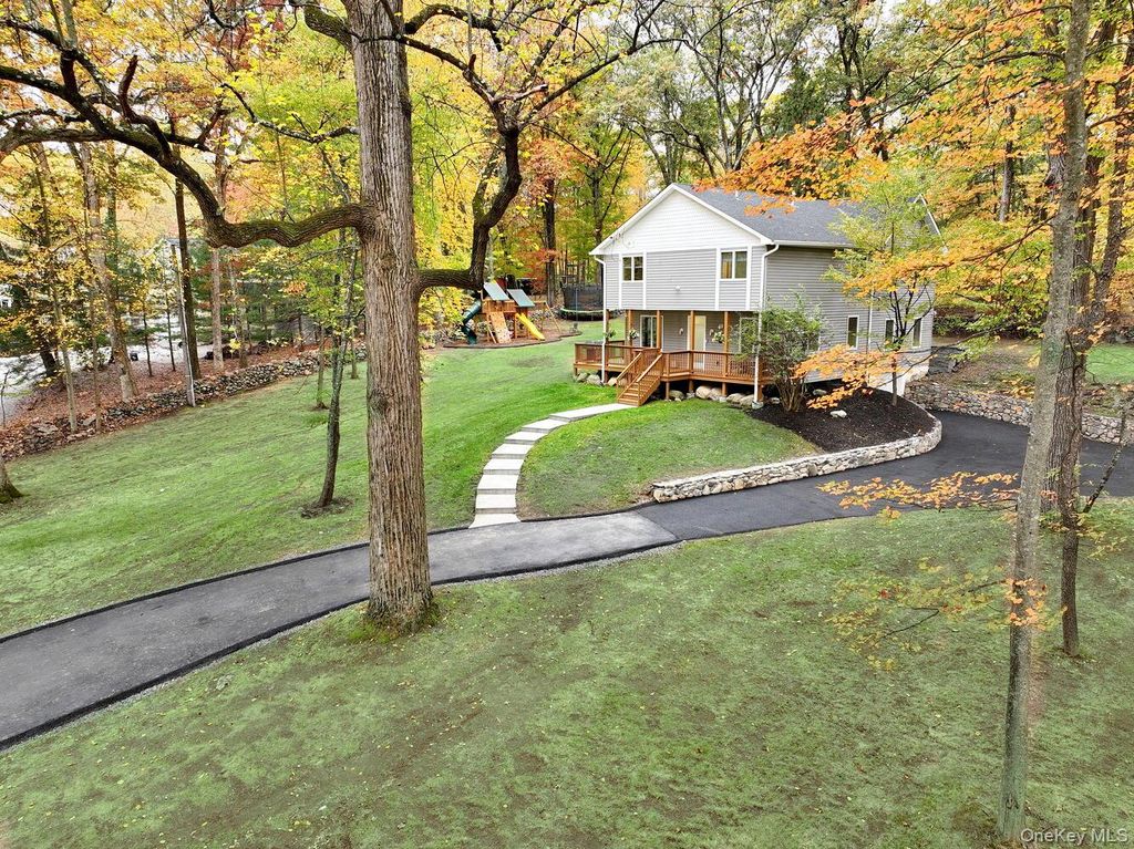 Photo of 272 Quaker Road, Pomona, NY 10970 (MLS # 1002056)