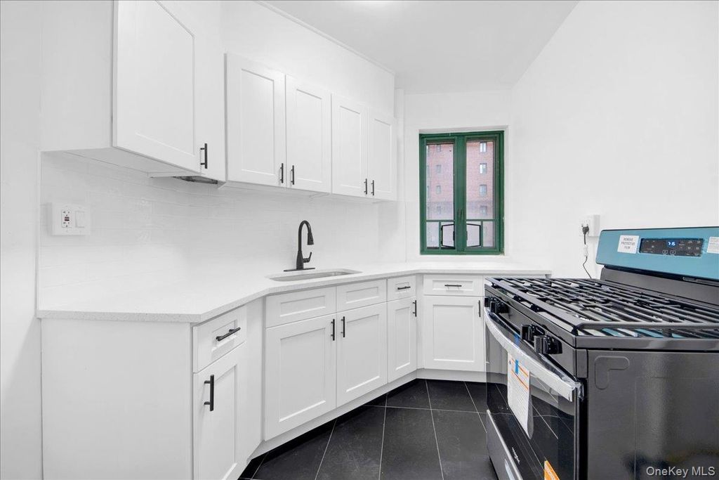 Photo of 1420 Parkchester Road #Mf, Bronx, NY 10462 (MLS # 975296)