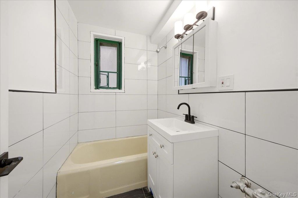 Photo of 1420 Parkchester Road #Mf, Bronx, NY 10462 (MLS # 975296)