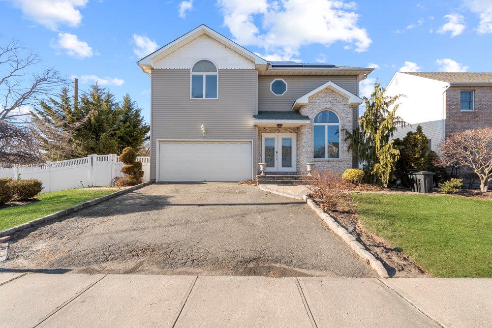 19 Howard Court, Plainview, New York image 2