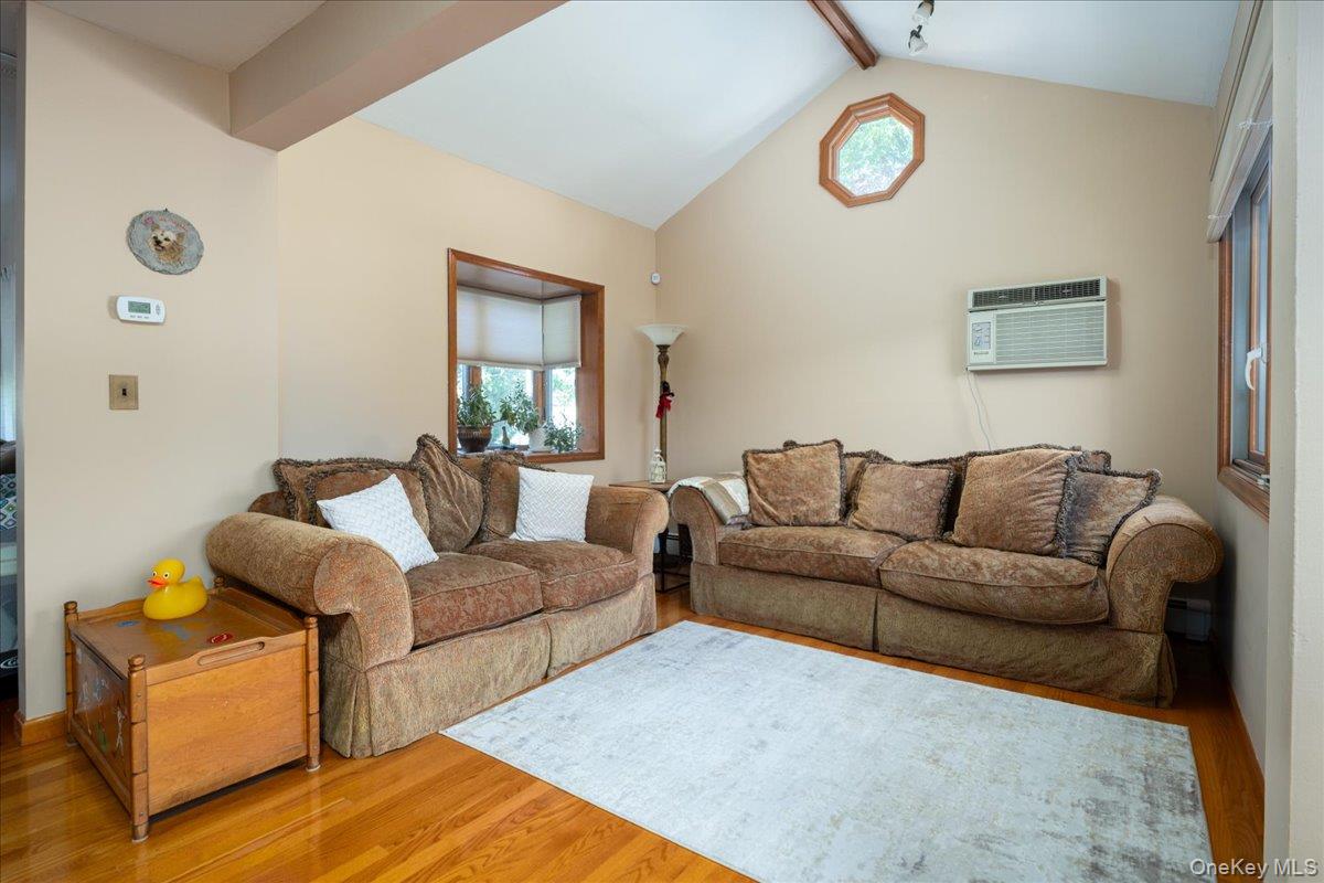 714 Wyckoff Avenue - Photo 4