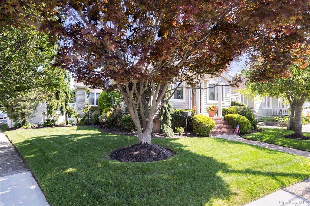 Photo of 714 Wyckoff Avenue, Bellmore, NY 11710 (MLS # 1030806)