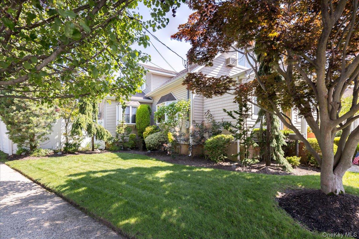 714 Wyckoff Avenue - Photo 3