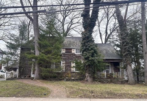 Homes For Sale - 89 Linmouth Road<br/> Malverne, NY 11565