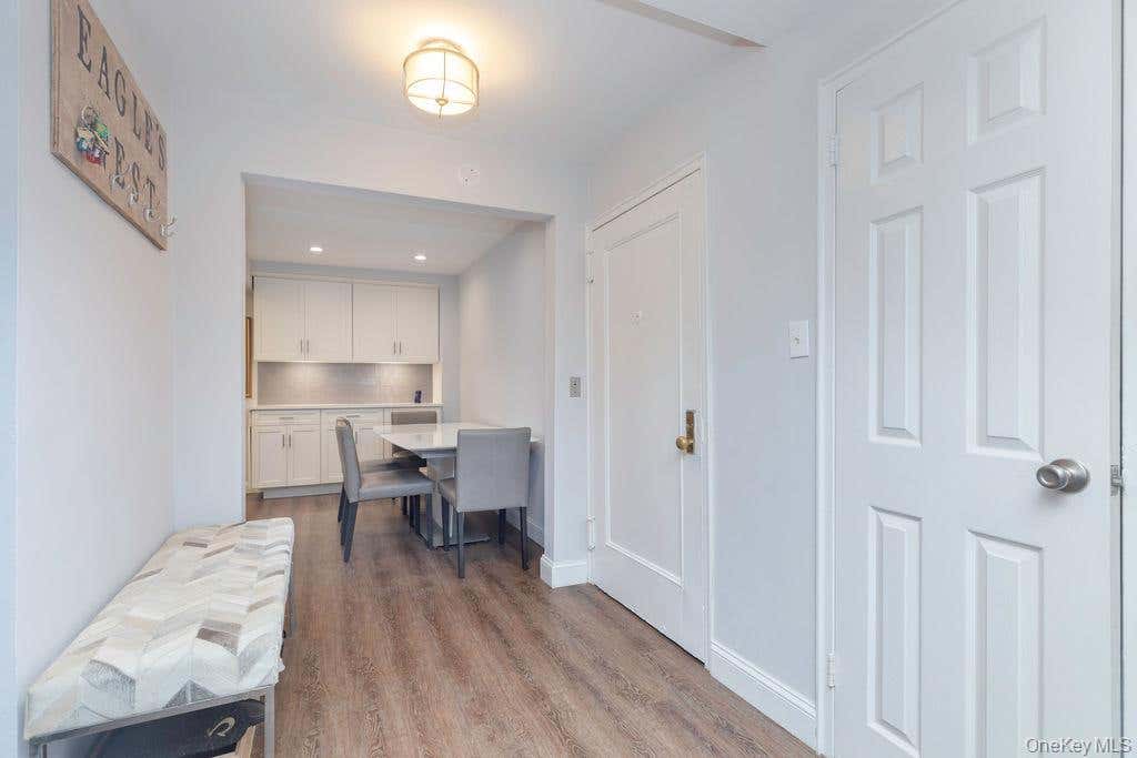 Photo of 15 LEEWOOD Circle #1R, Eastchester, NY 10709 (MLS # 1031050)