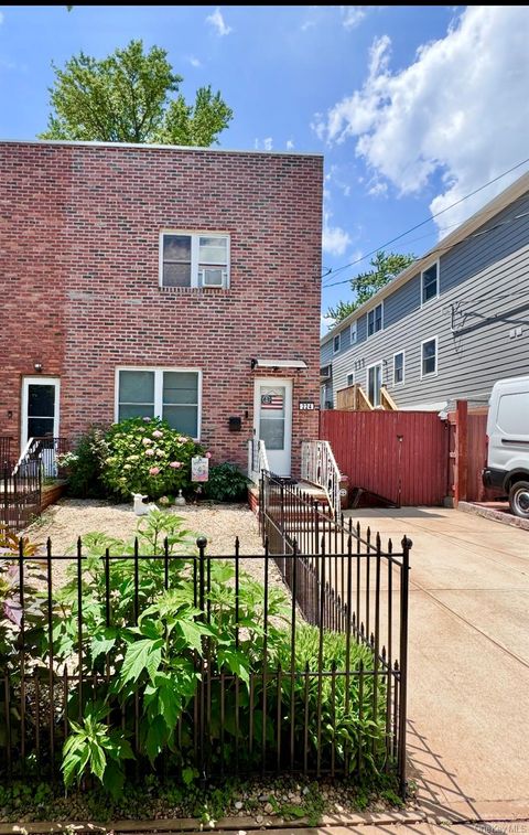 Photo of 224 Wiman Avenue, Staten Island, NY 10308 (MLS # 919894)