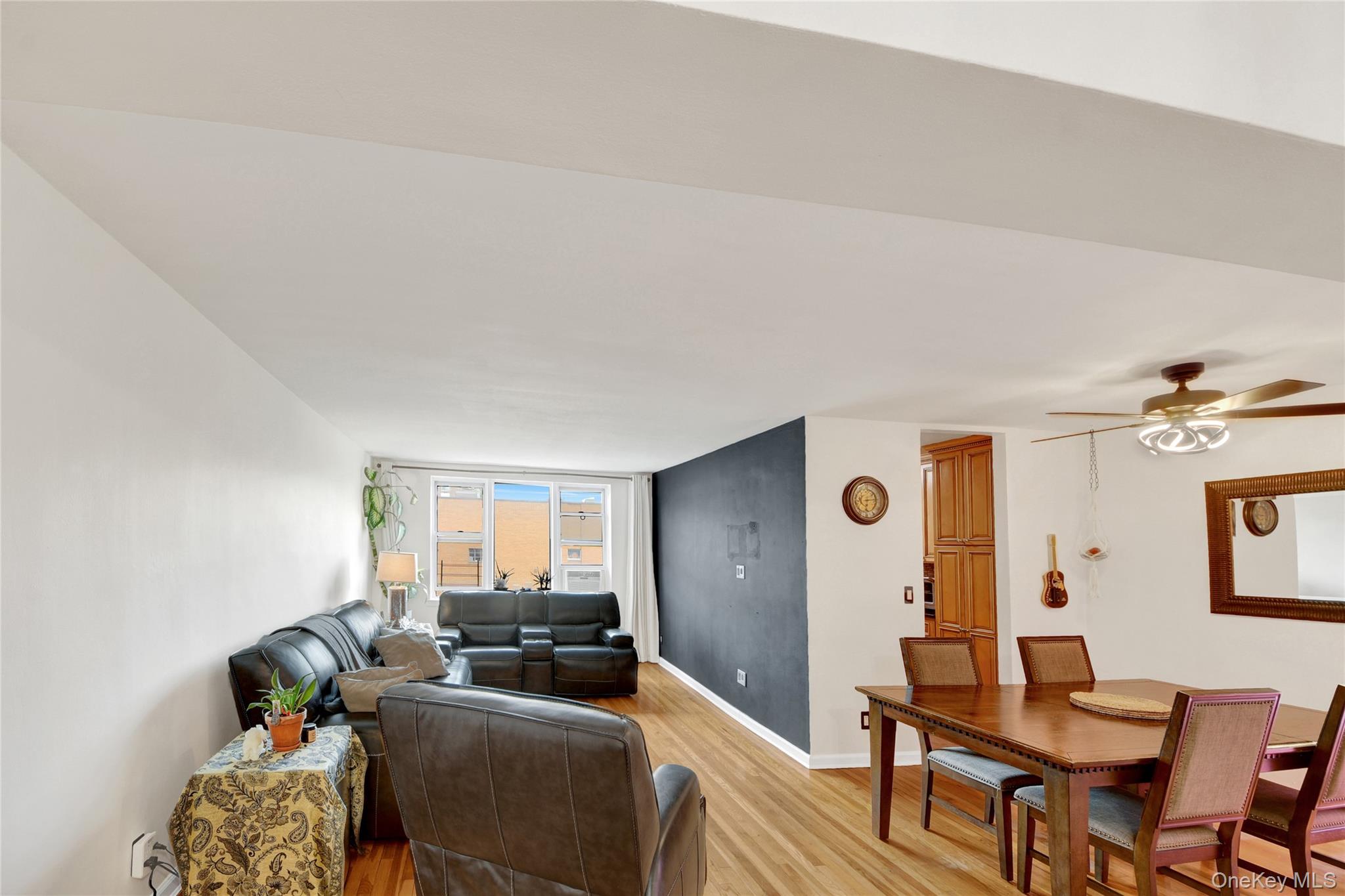 300 N Broadway 6L