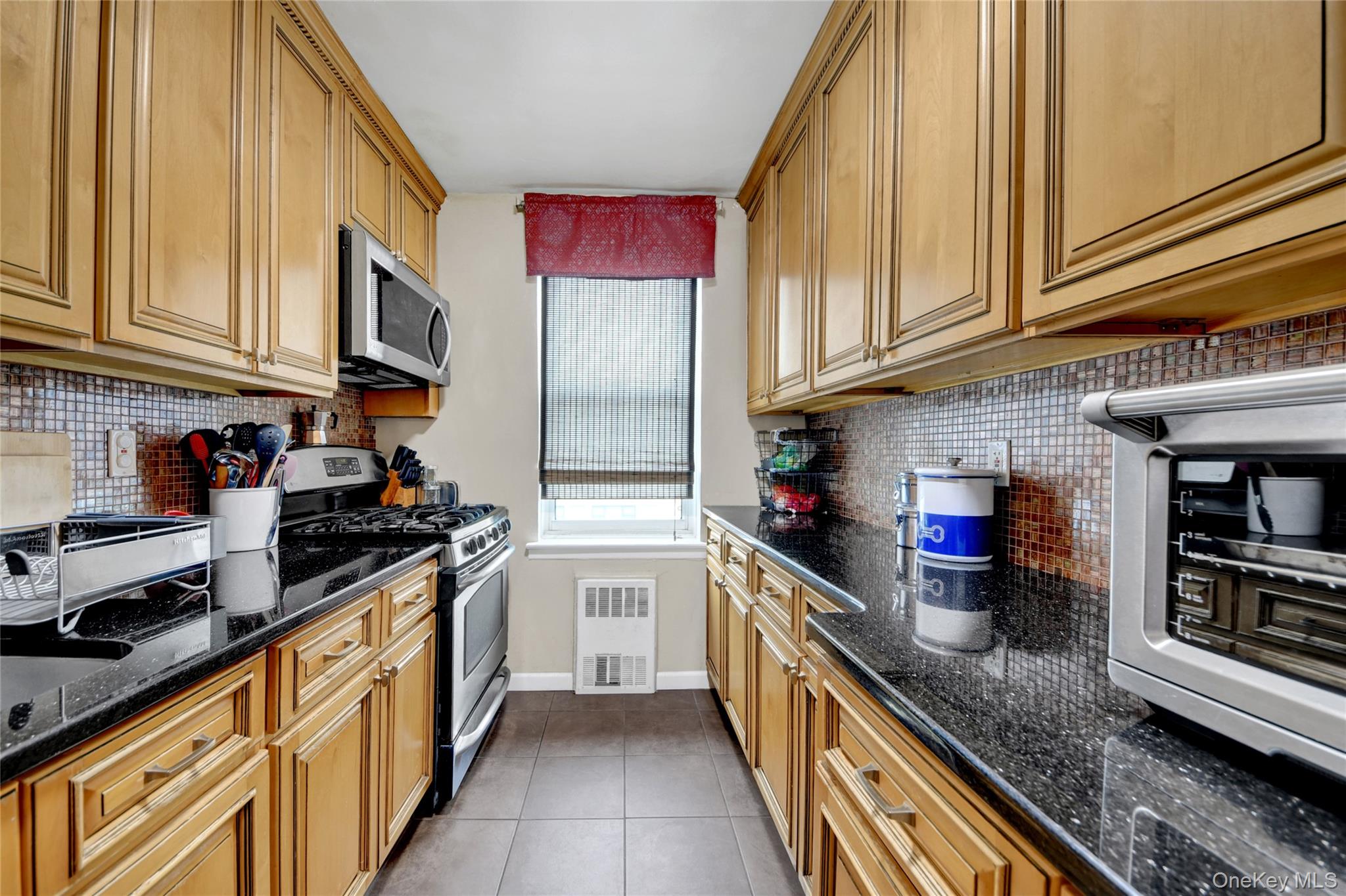 300 N Broadway 6L