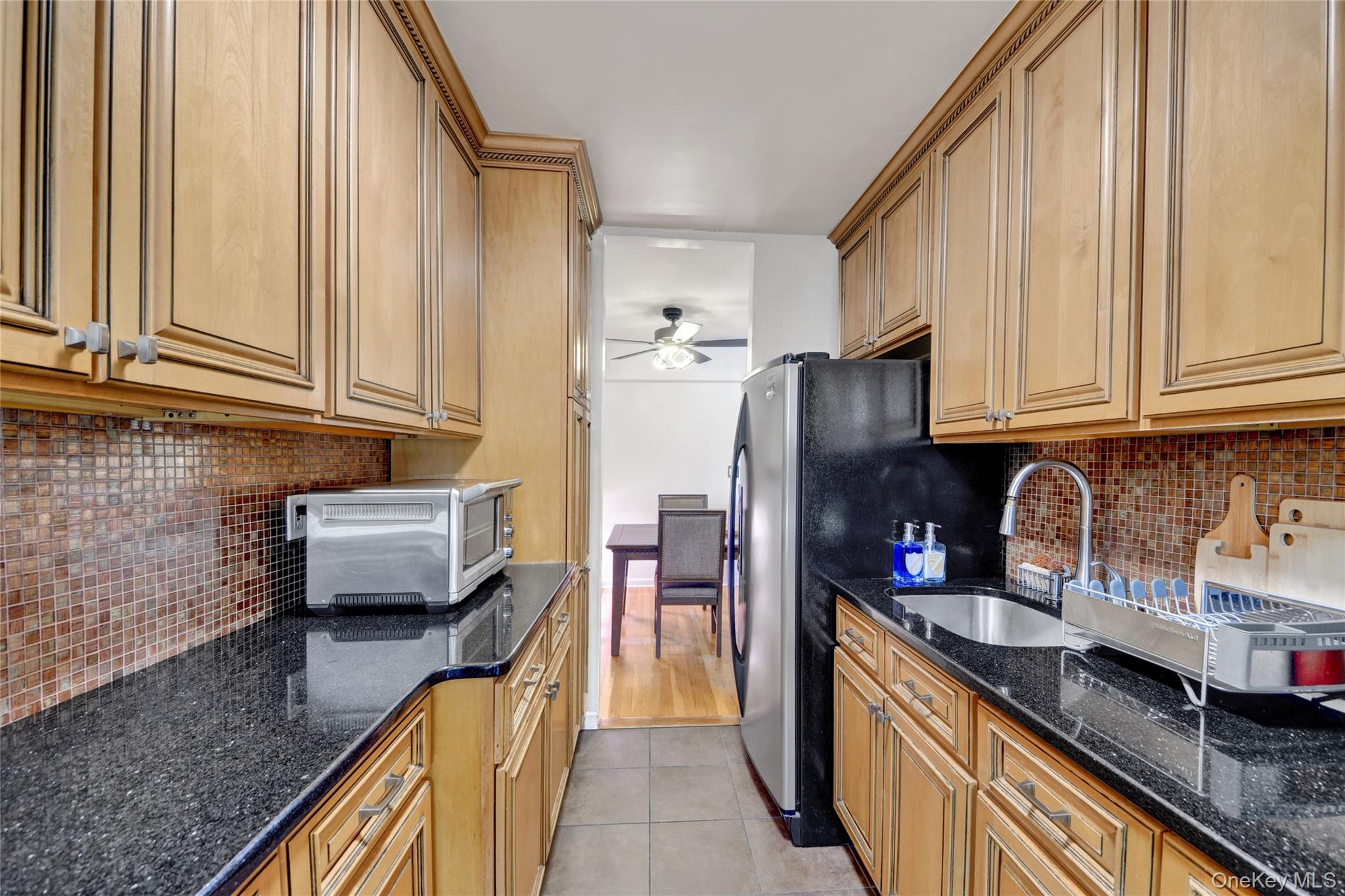 300 N Broadway 6L