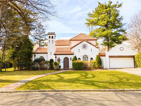 16 Stuart Street Great Neck NY 11023