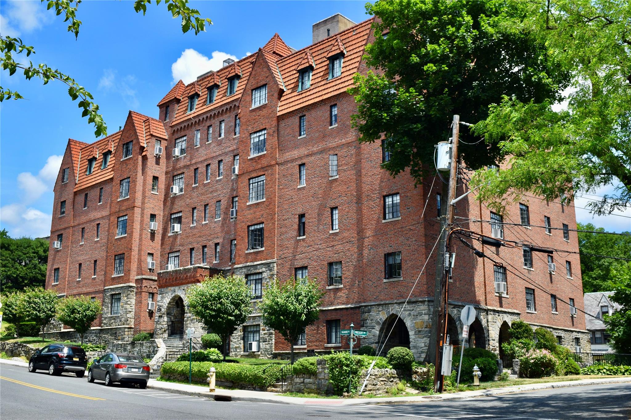 Rental Property at Sagamore Rd 1A, Bronxville, New York - Bedrooms: 4 
Bathrooms: 3 
Rooms: 7  - $5,695 MO.