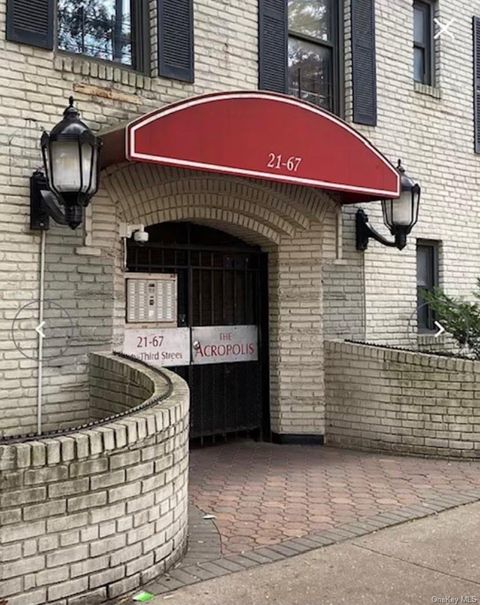 21-67 33 Street 4G Astoria NY 11105