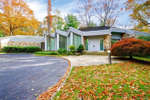 7 Pin Oak Court Old Brookville NY 11545