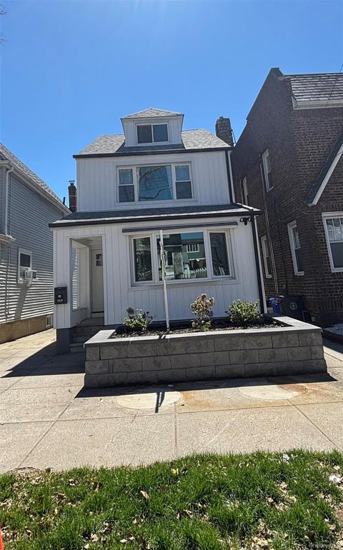 Homes For Sale - 146-26 20th Road<br/> Whitestone, NY 11357