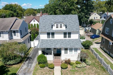 Photo of 67 Burtis Street, Lynbrook, NY 11563 (MLS # 906041)