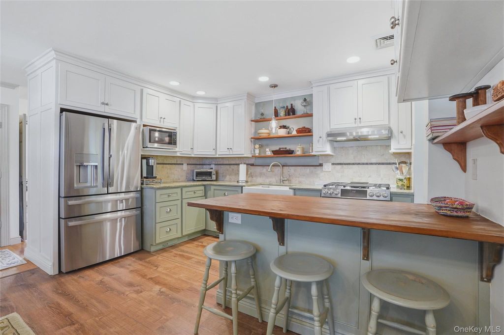 Photo of 6 Willow Lane, Fishkill, NY 12524 (MLS # 986184)