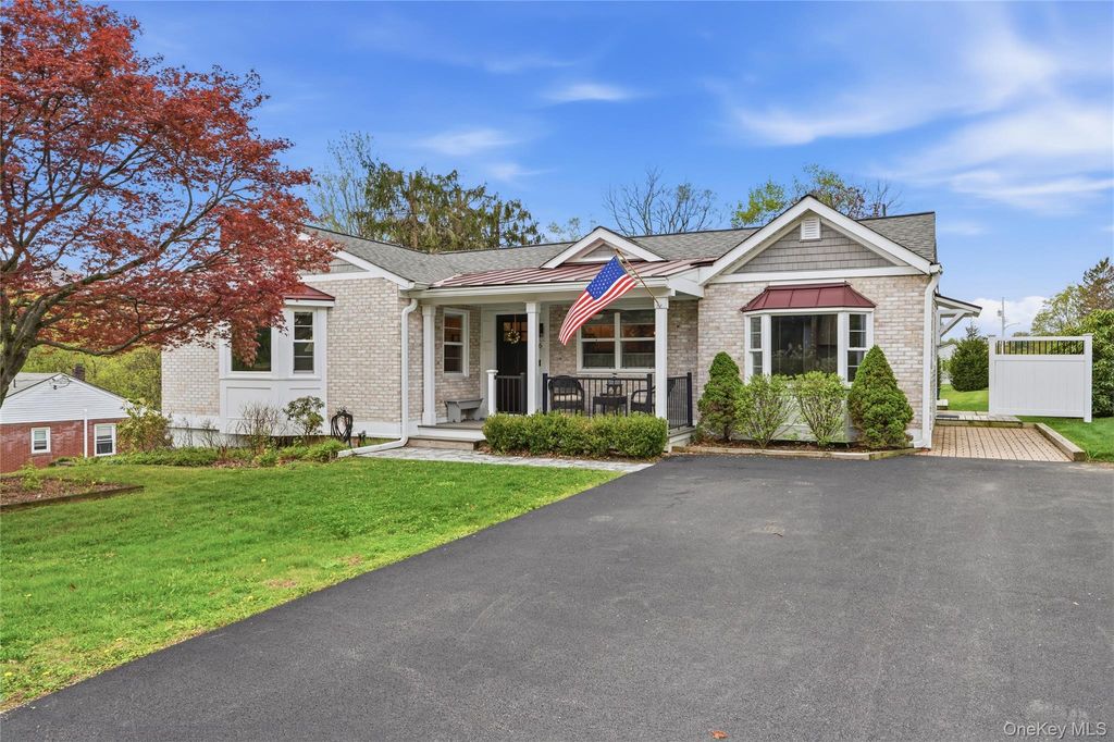 Photo of 6 Willow Lane, Fishkill, NY 12524 (MLS # 986184)