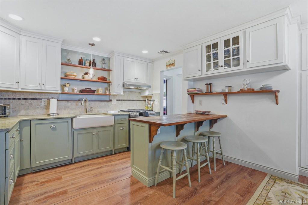 Photo of 6 Willow Lane, Fishkill, NY 12524 (MLS # 986184)