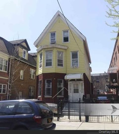 Photo of 8315 Pettit Avenue, Elmhurst, NY 11373 (MLS # 967117)