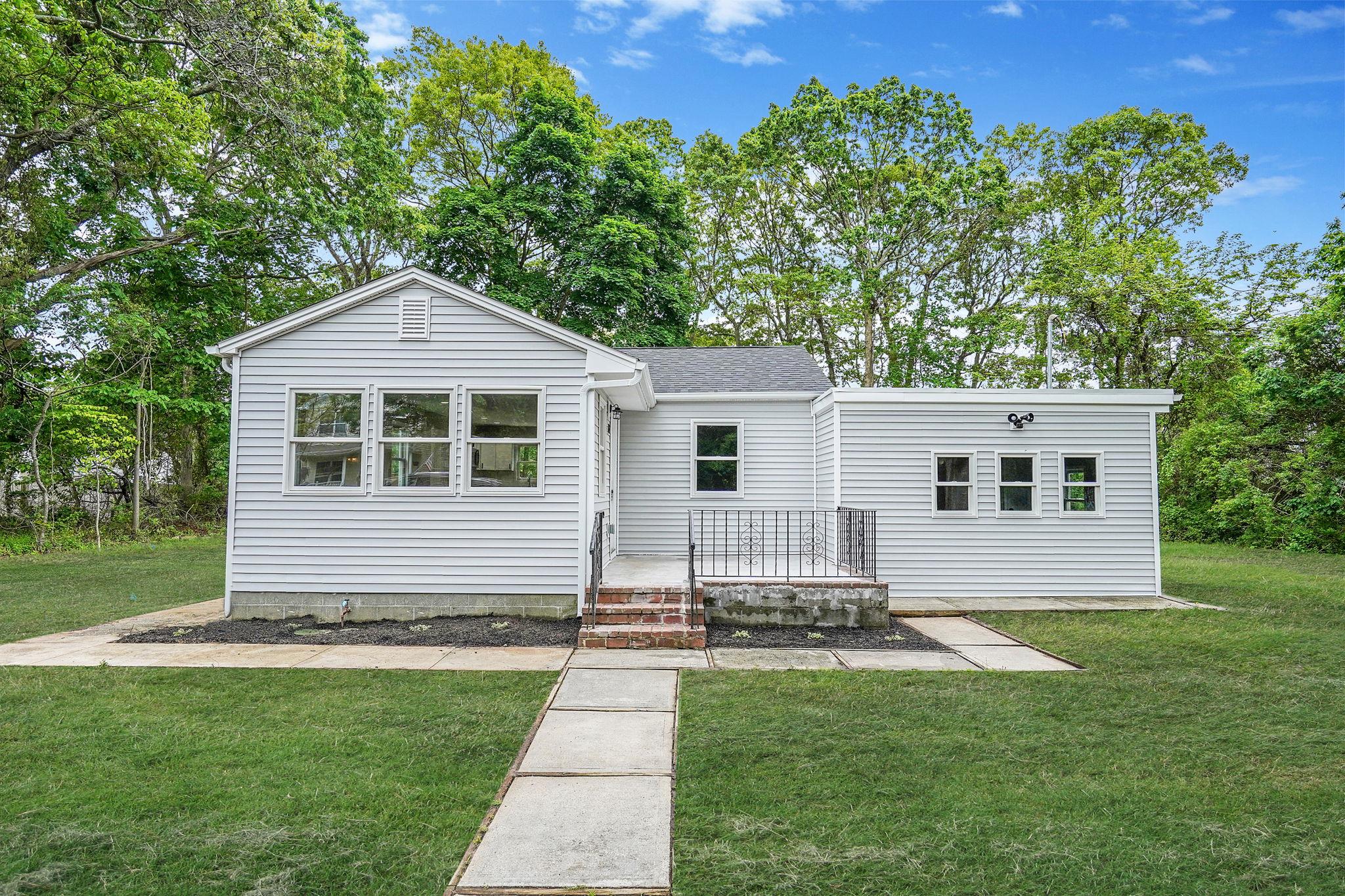 60 Westminster Drive, Shirley, New York image 1