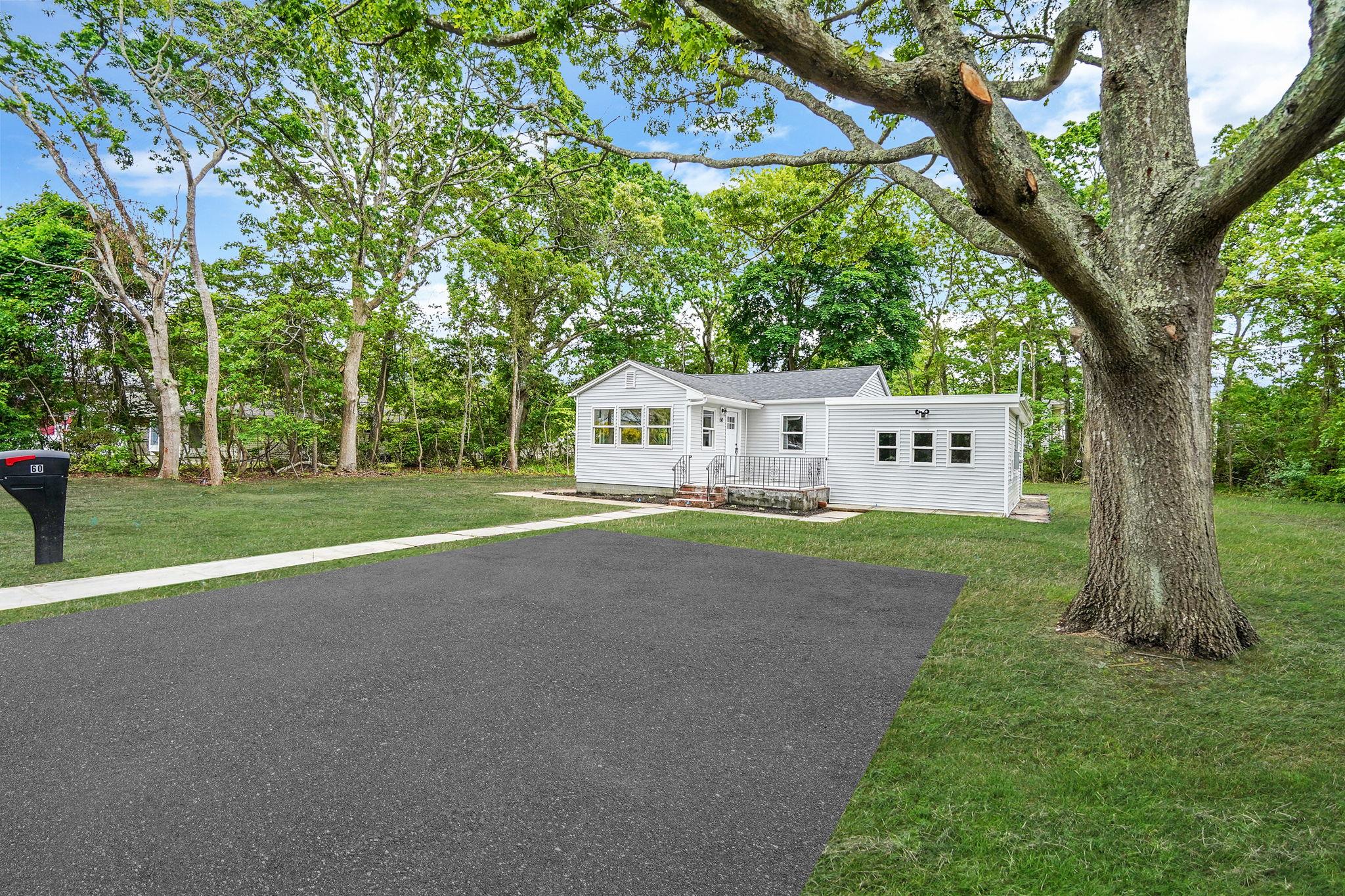60 Westminster Drive, Shirley, New York image 4