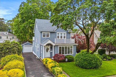 23 Beechwood Avenue Manhasset NY 11030