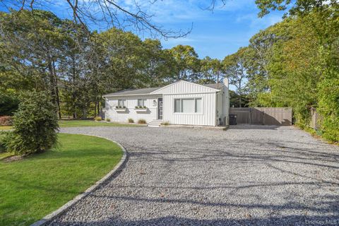 138 W Tiana Road Hampton Bays NY 11946