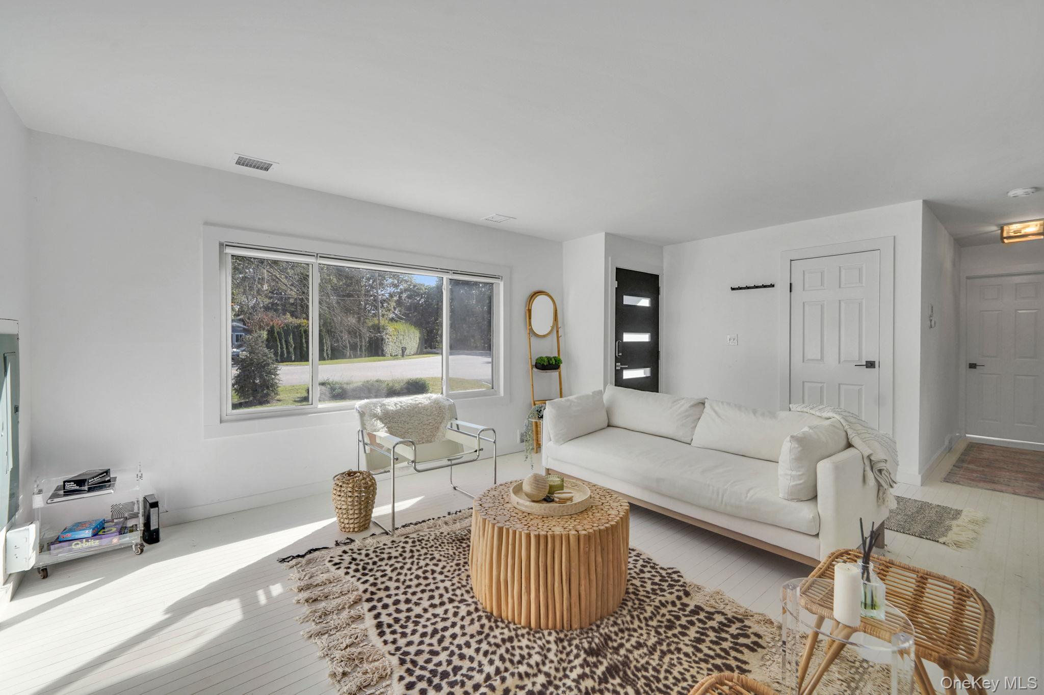 138 W Tiana Road