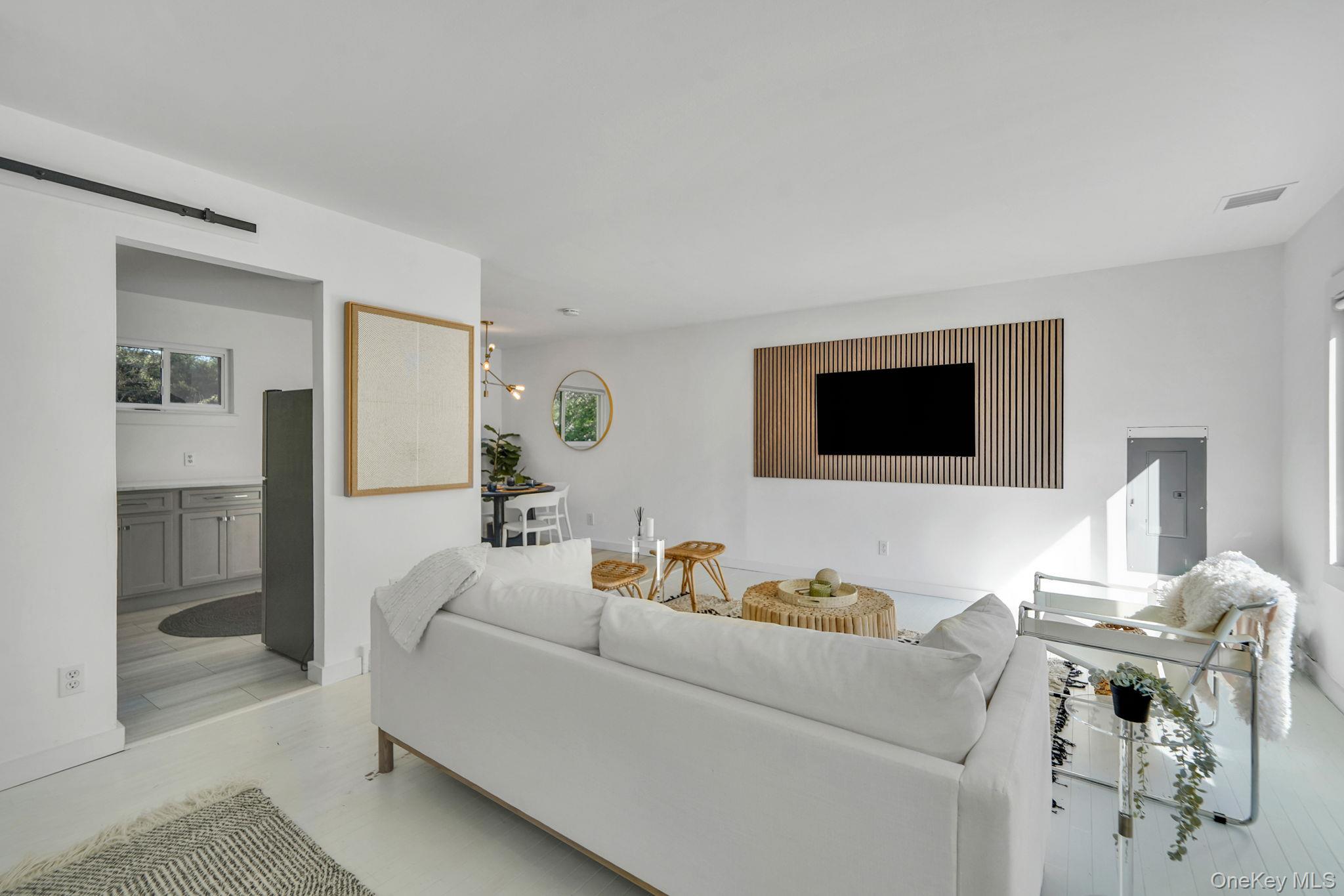 138 W Tiana Road
