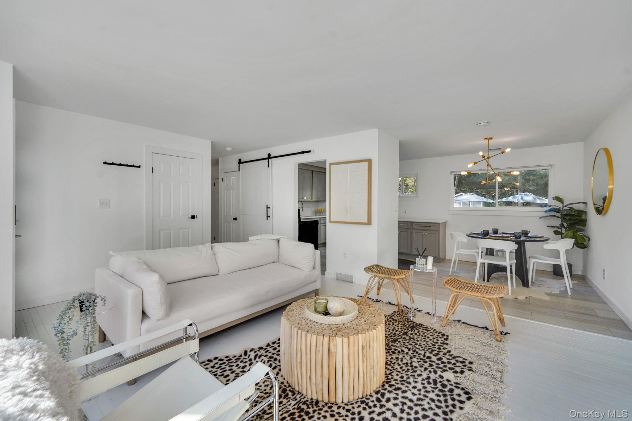 138 W Tiana Road