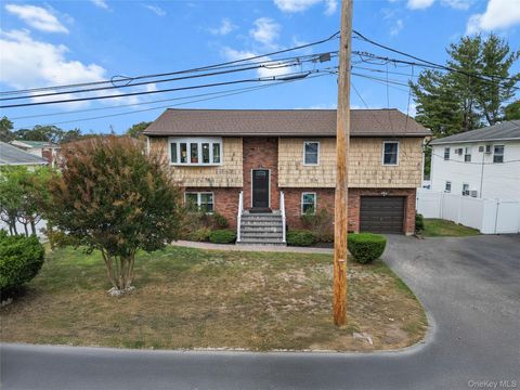 Photo of 1259 America Avenue, West Babylon, NY 11704 (MLS # 924159)