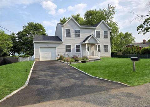 Homes For Sale - 8 W Narcissus Road<br/> Mastic Beach, NY 11951