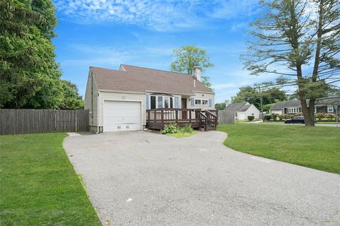 281 Carlls Path Deer Park NY 11729