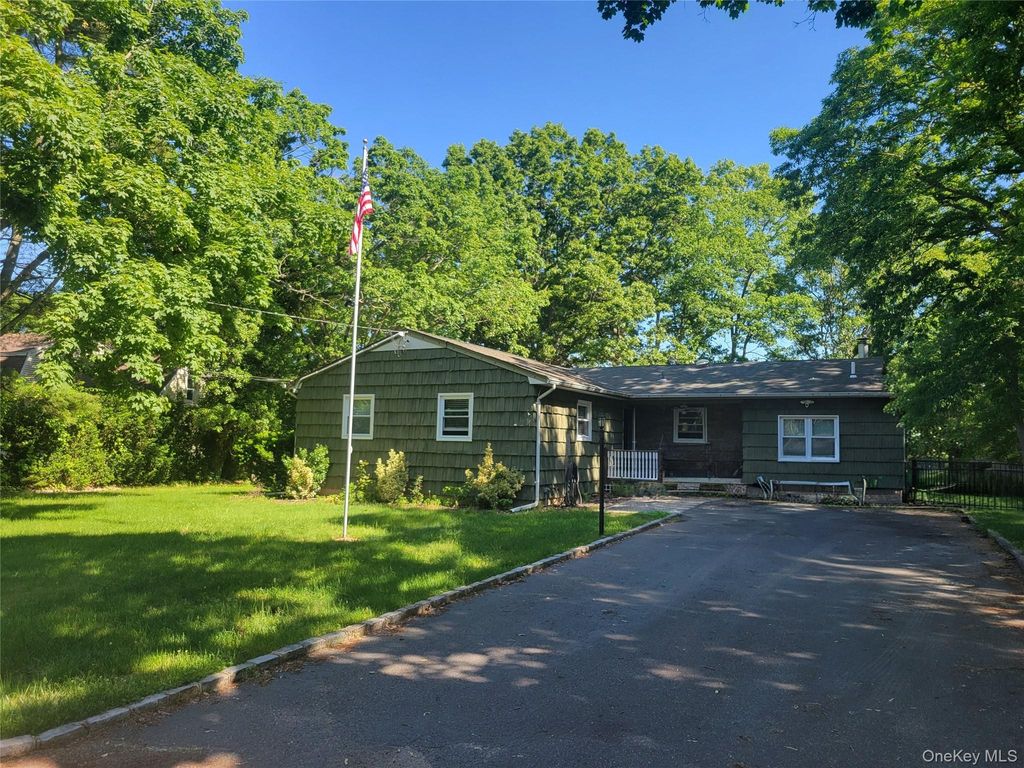 Photo of 29 Wrana Street, Medford, NY 11763 (MLS # 960117)
