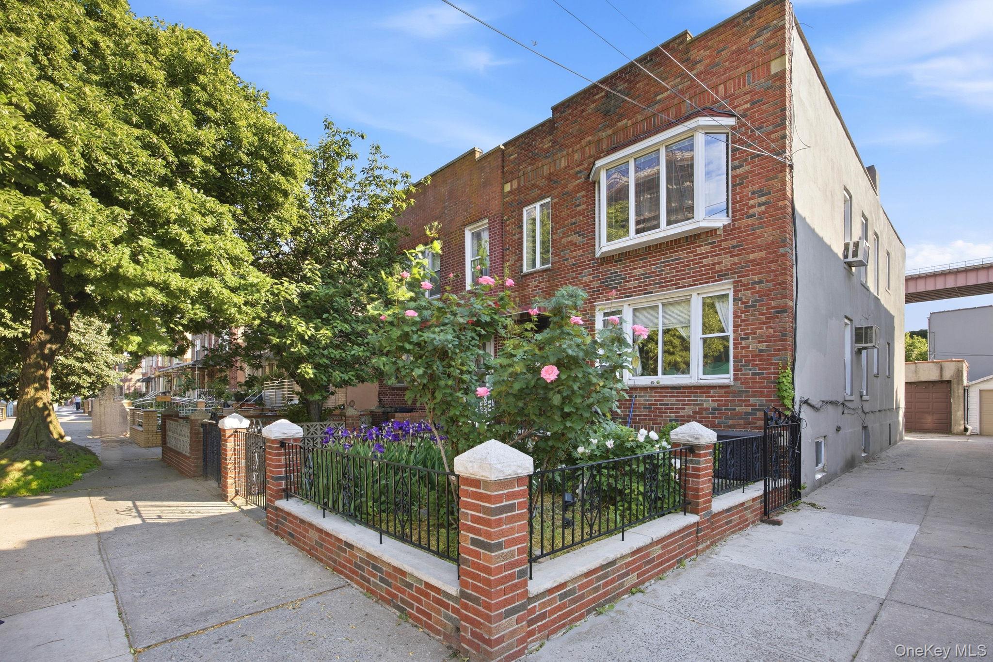 21-08 Ditmars Boulevard