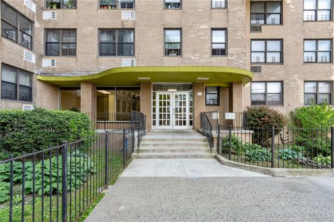 Photo of 1966 Newbold Avenue #505, Bronx, NY 10472 (MLS # 933392)