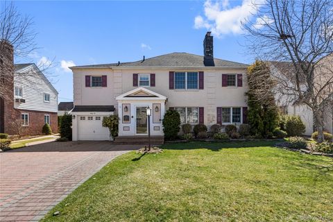 Photo of 66 Wyatt Road, Garden City, NY 11530 (MLS # 984638)