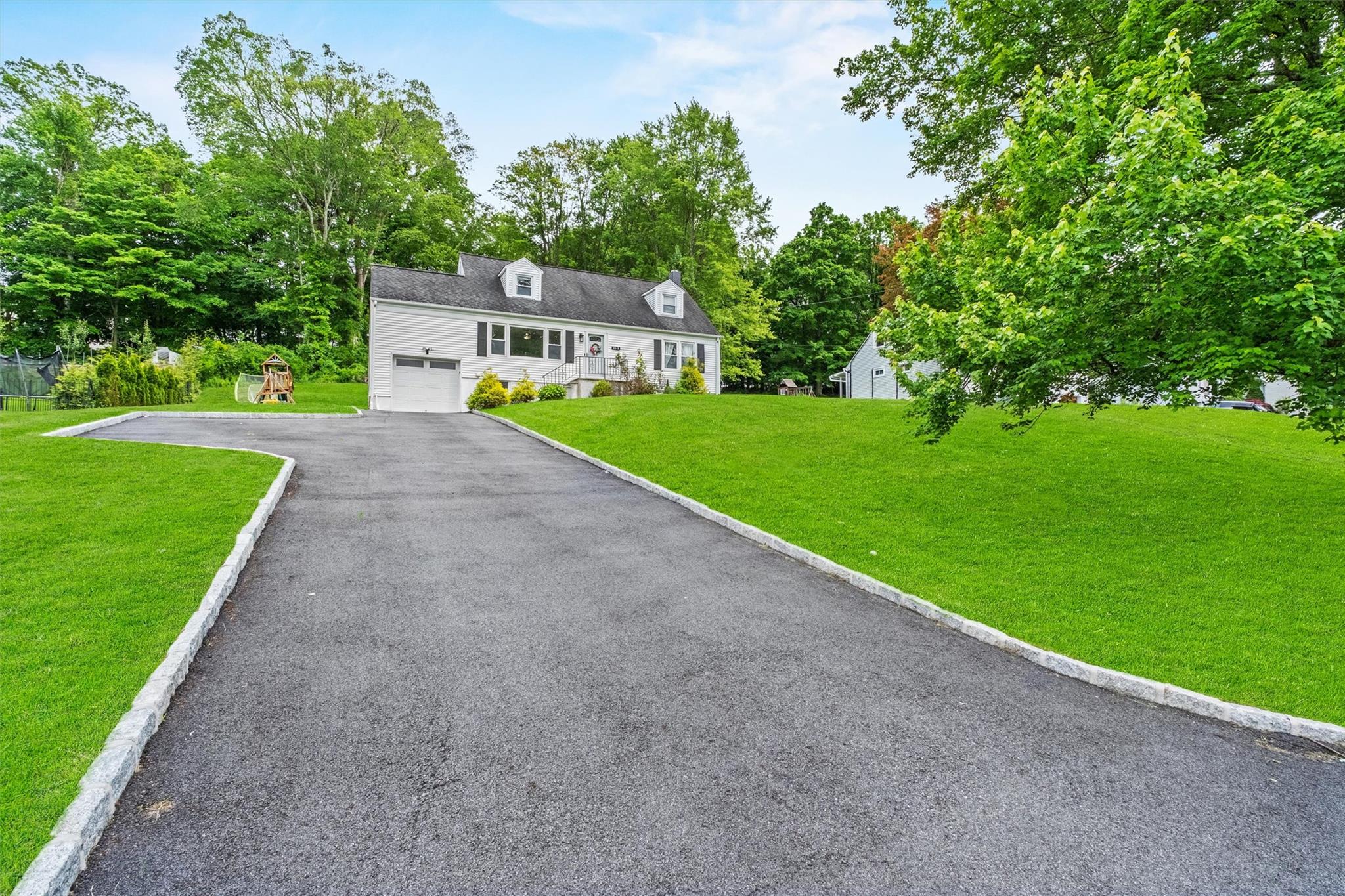 3518 Overlook Avenue, Yorktown Heights, New York image 3