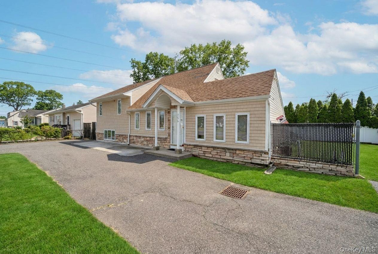 266 Ronkonkoma Avenue