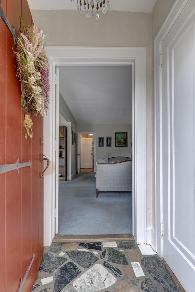 189 Meadowsweet Road, Mineola, New York image 3